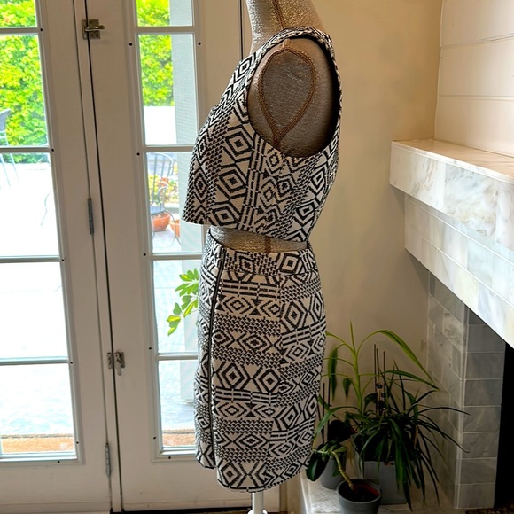 Quinn Geo Print Cutout Crop Top & Zippered Skirt Set Size Medium - Picture 5 of 15